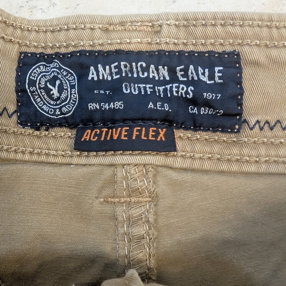 Men's Tan Cargo Shorts Classic Active Flex Size 31 - Picture 3 of 9